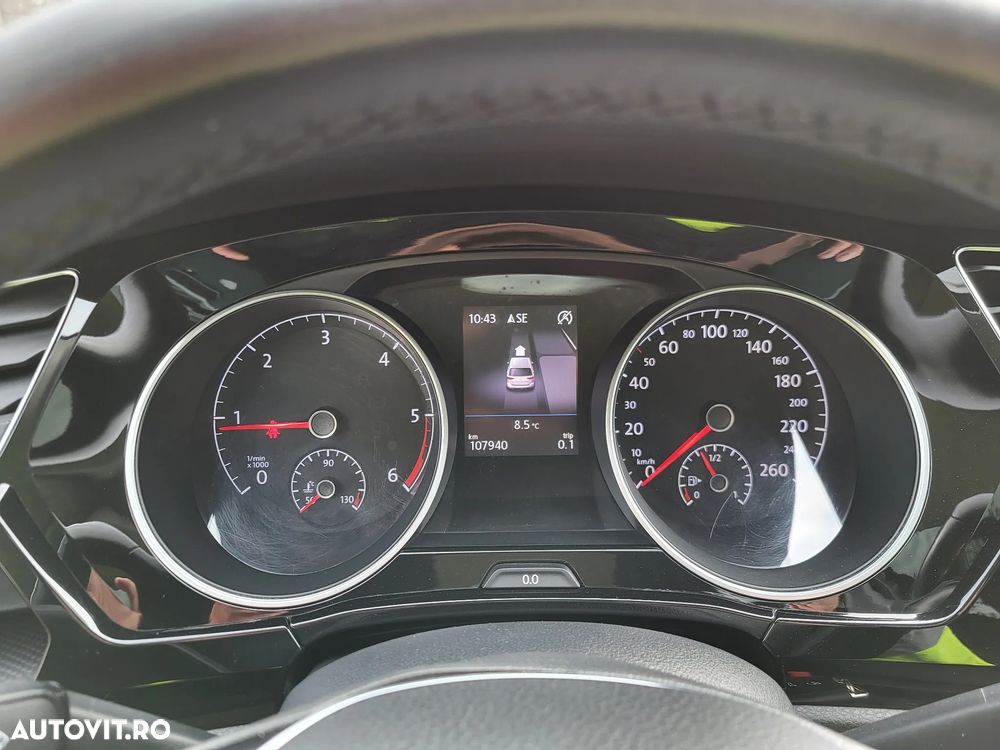 Volkswagen Touran 2.0 TDI Highline - 20