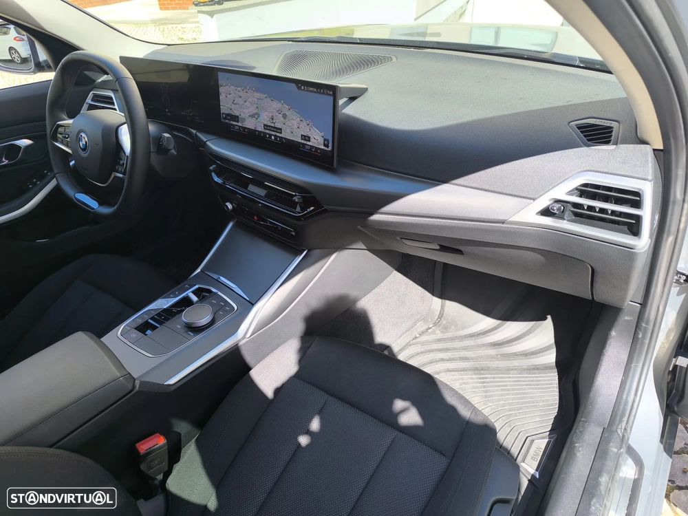 BMW 330 e Auto - 16