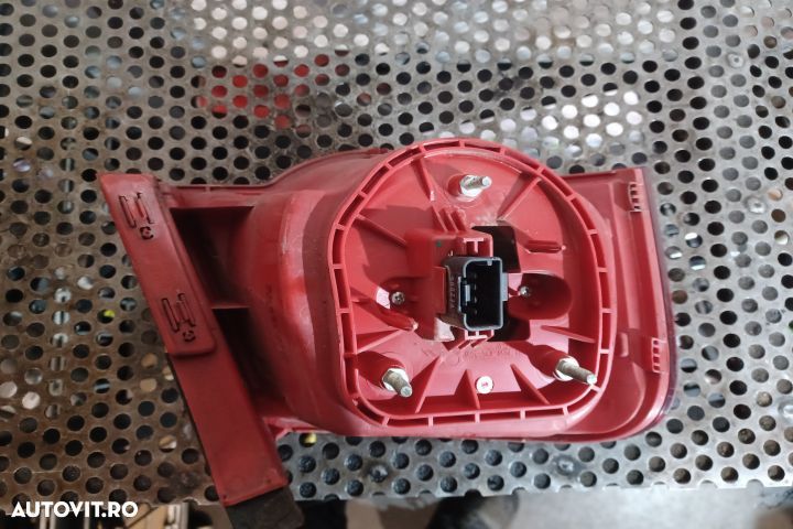Lampa / Tripla stop dreapta pe aripa 3C5945096C Volkswagen VW Passat - 3