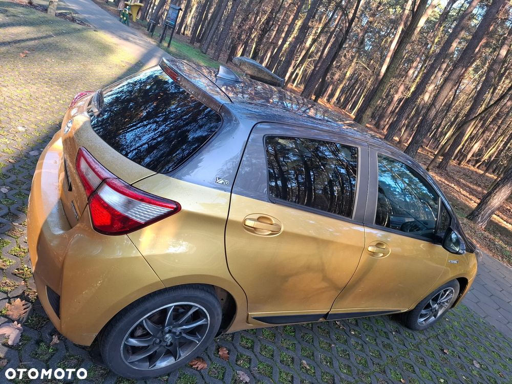 Toyota Yaris Hybrid 100 20th Anniversary - 7