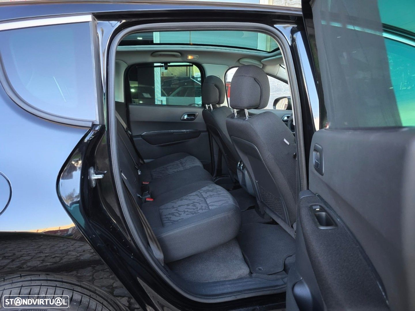 Peugeot 3008 1.6 HDi Premium - 18