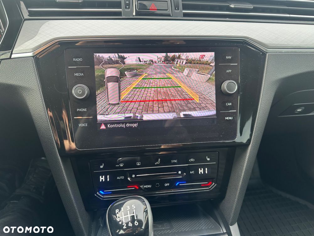 Volkswagen Passat Variant 2.0 TDI (BlueMotion Technology) Highline - 17