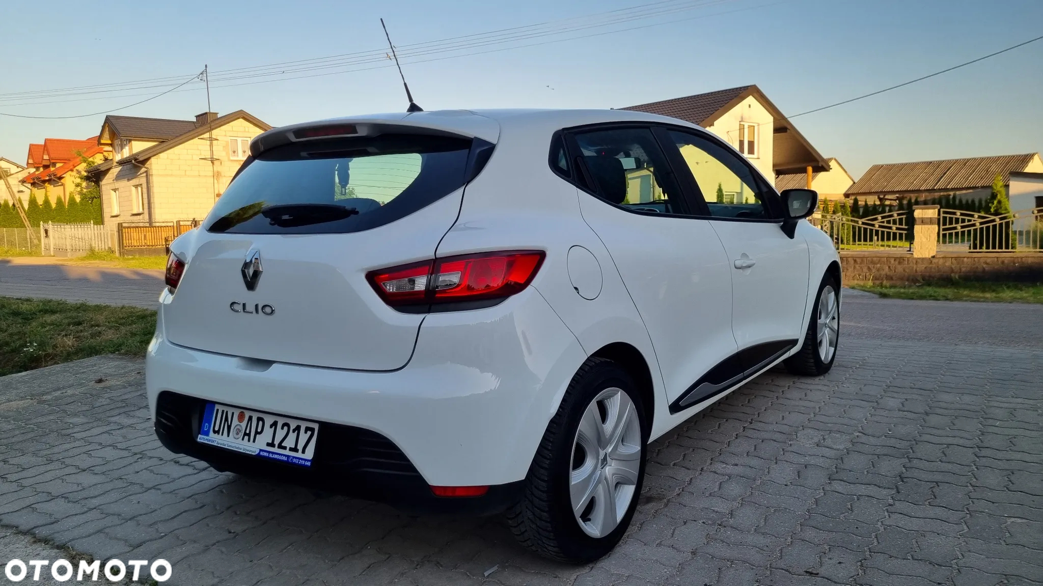 Renault Clio 1.2 16V 75 Authentique - 19