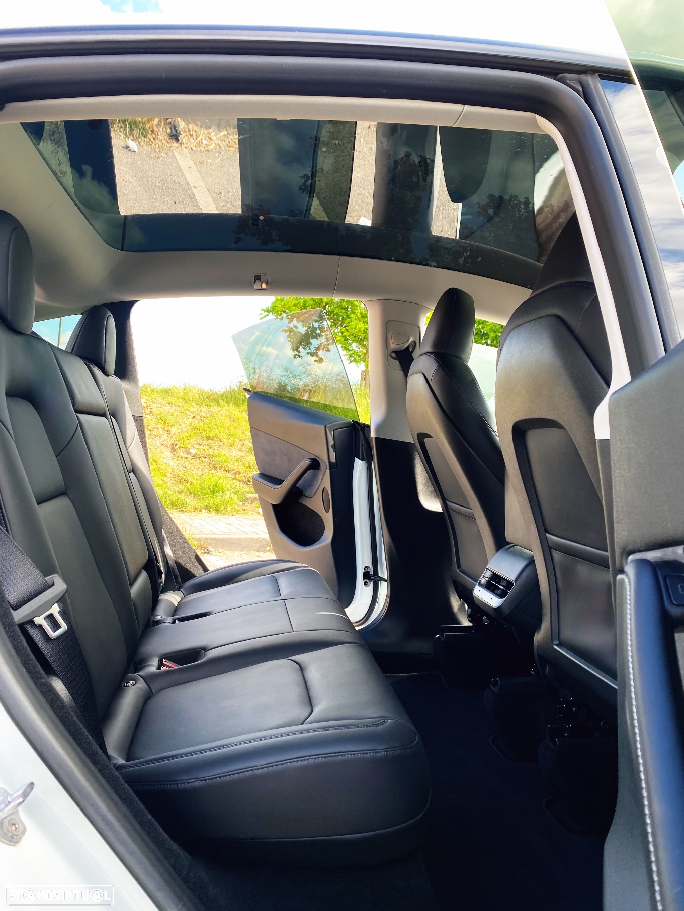 Tesla Model Y Long-Range RWD - 11