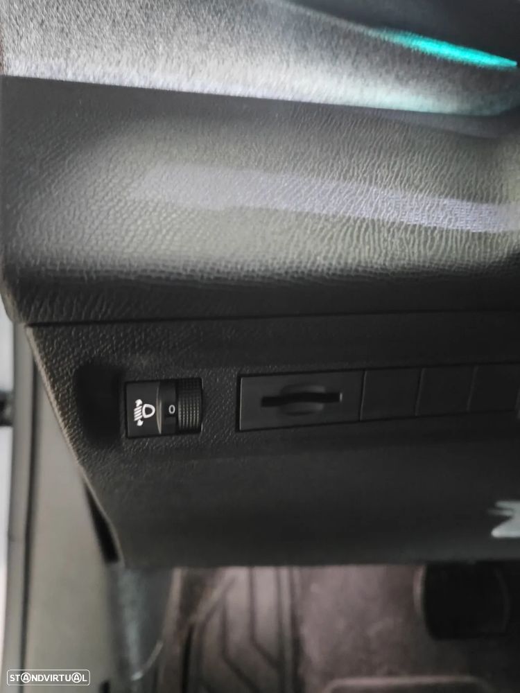 Peugeot 308 SW 1.2 PureTech Allure Full LED EAT8 - 23