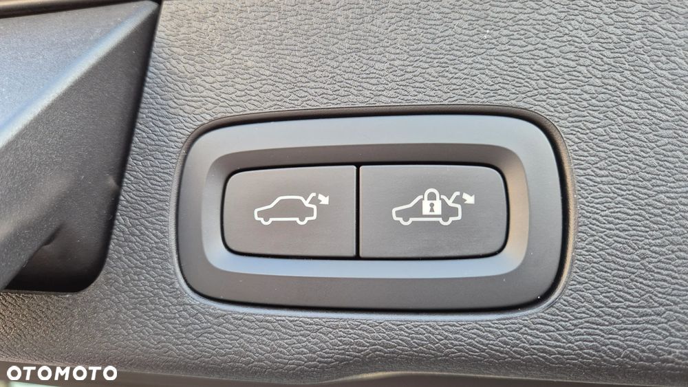 Volvo XC 60 D4 Momentum Pro - 18