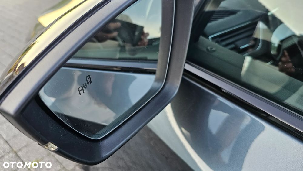 Skoda Superb 2.0 TDI DSG Sportline - 9