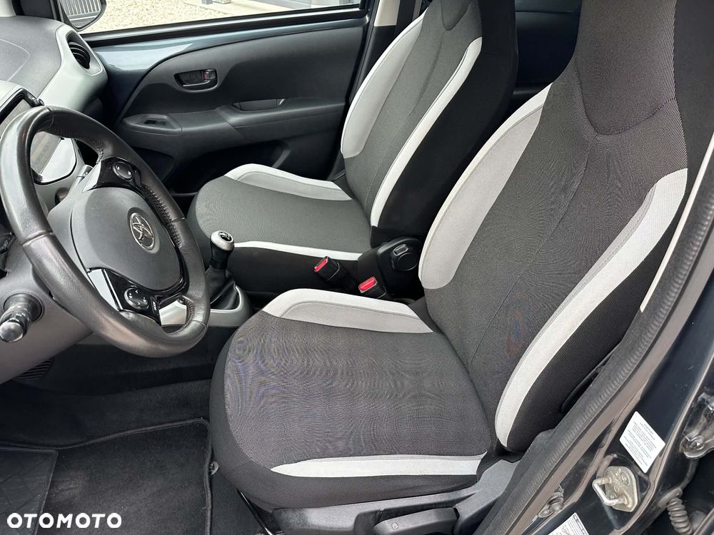 Toyota Aygo x-clusiv - 17