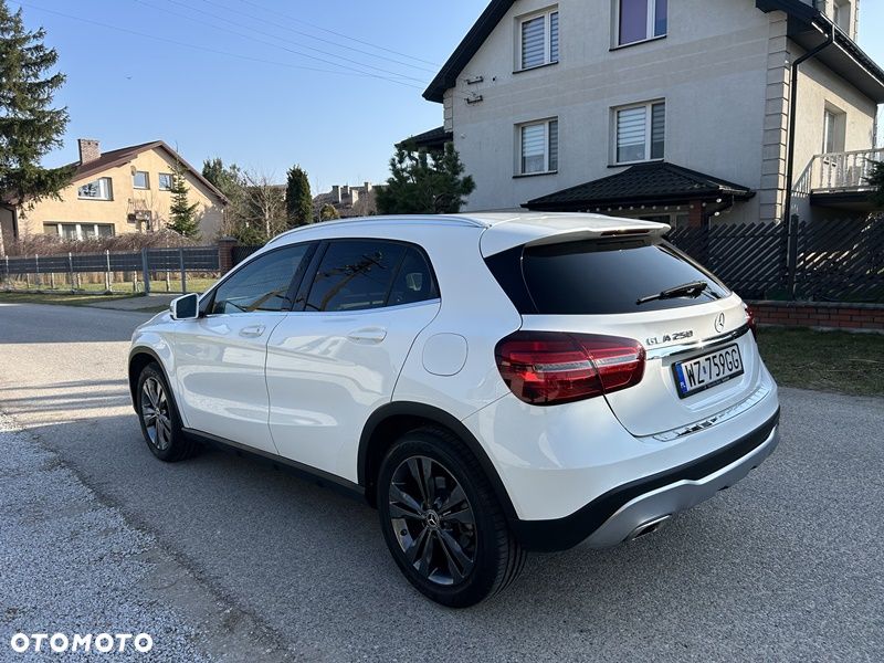 Mercedes-Benz GLA 250 7G-DCT UrbanStyle Edition - 8
