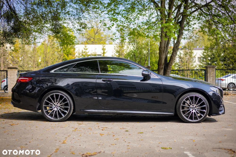Mercedes-Benz Klasa E 220 d 4Matic 9G-TRONIC AMG Line - 2