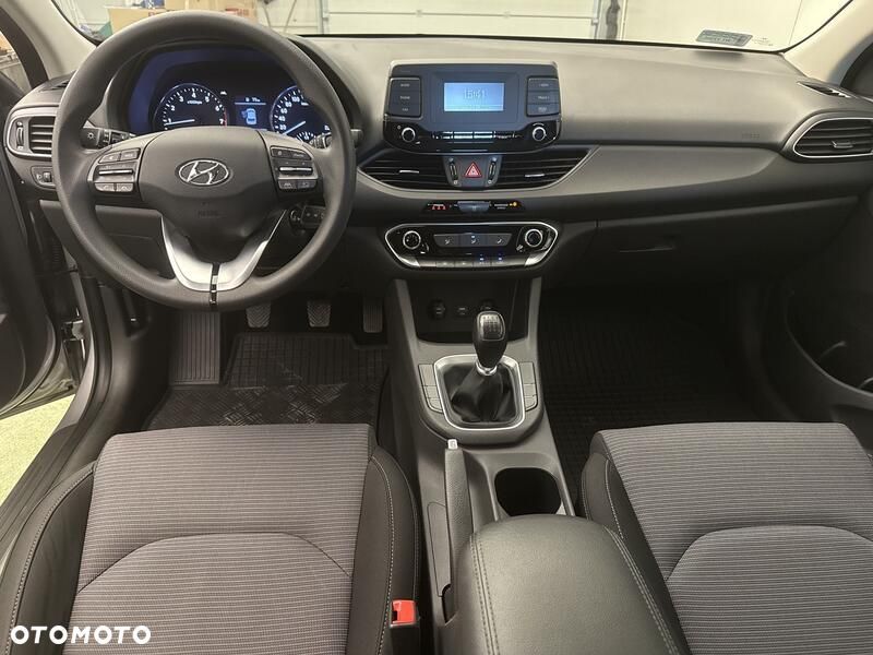 Hyundai i30 1.5 DPI Classic + - 23