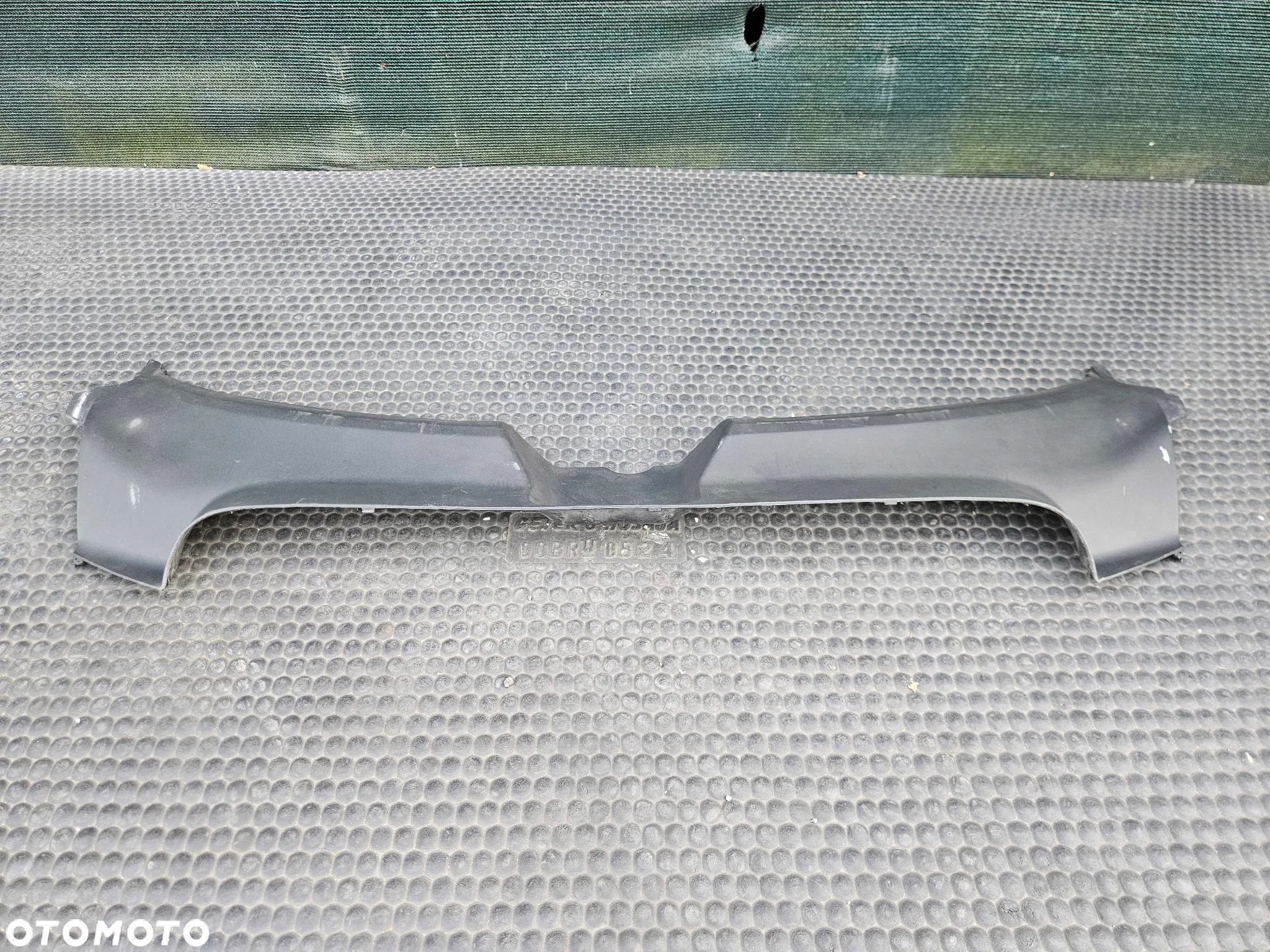 Oslona 4F0807081 Pasa Przedniego Zderzaka Nakladka Maskownica Zamek Audi A6 C6 2005r - 2