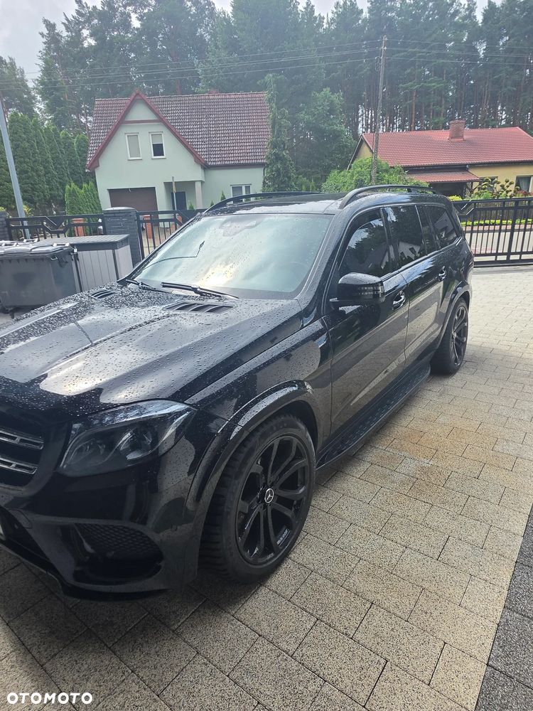 Mercedes-Benz GLS - 1