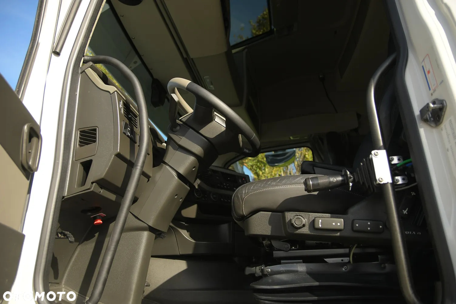 Volvo FH540 ///* GLOBETROTTER ///* HAKOWIEC ///* DO PRZEWOZU KONTENERÓW ///* 6X4 ///* 2019 ///* XENON ///* RETARDER ///* SUPER STAN - 23