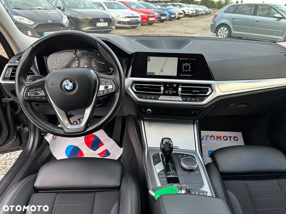 BMW Seria 3 318d Edition Luxury Line Purity - 18