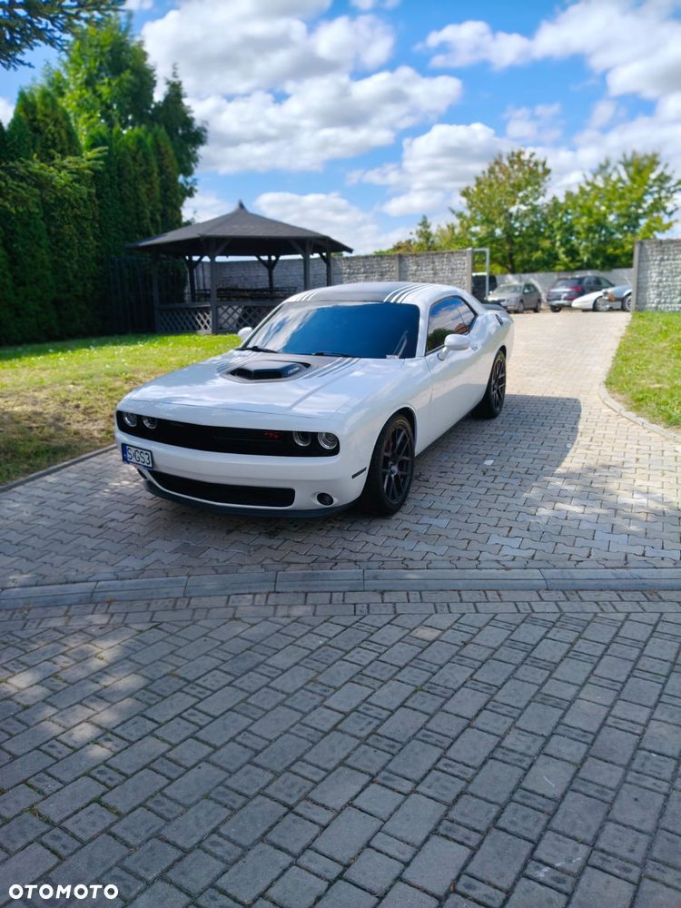Dodge Challenger - 1
