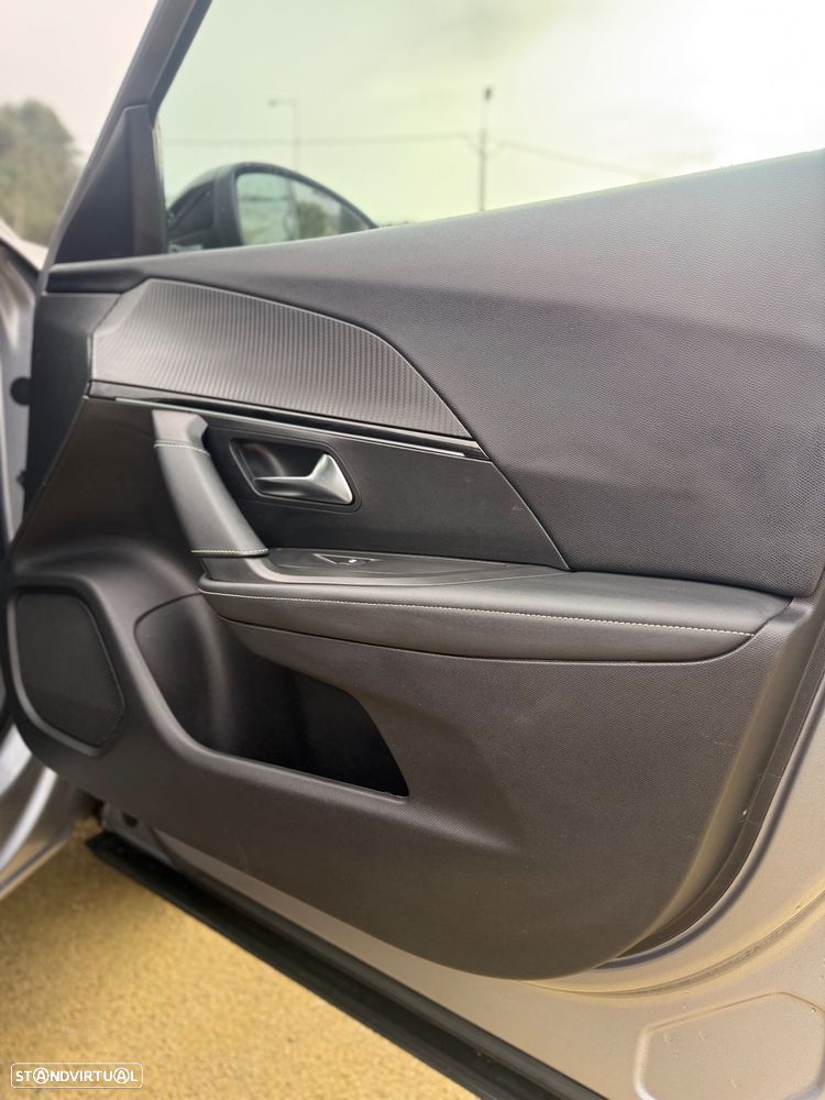 Peugeot 2008 PureTech 130 EAT8 GT Pack - 23