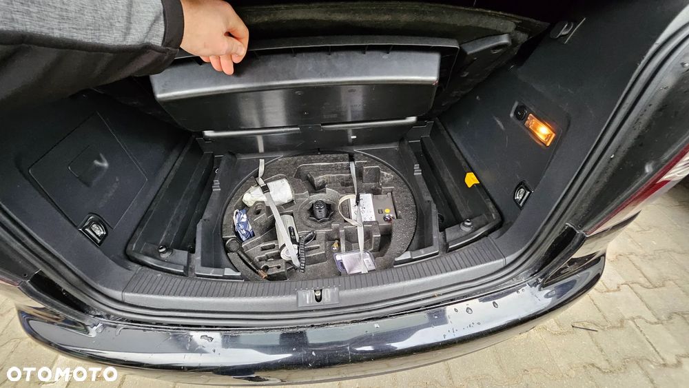 Volkswagen Touran 1.4 TSI United - 9