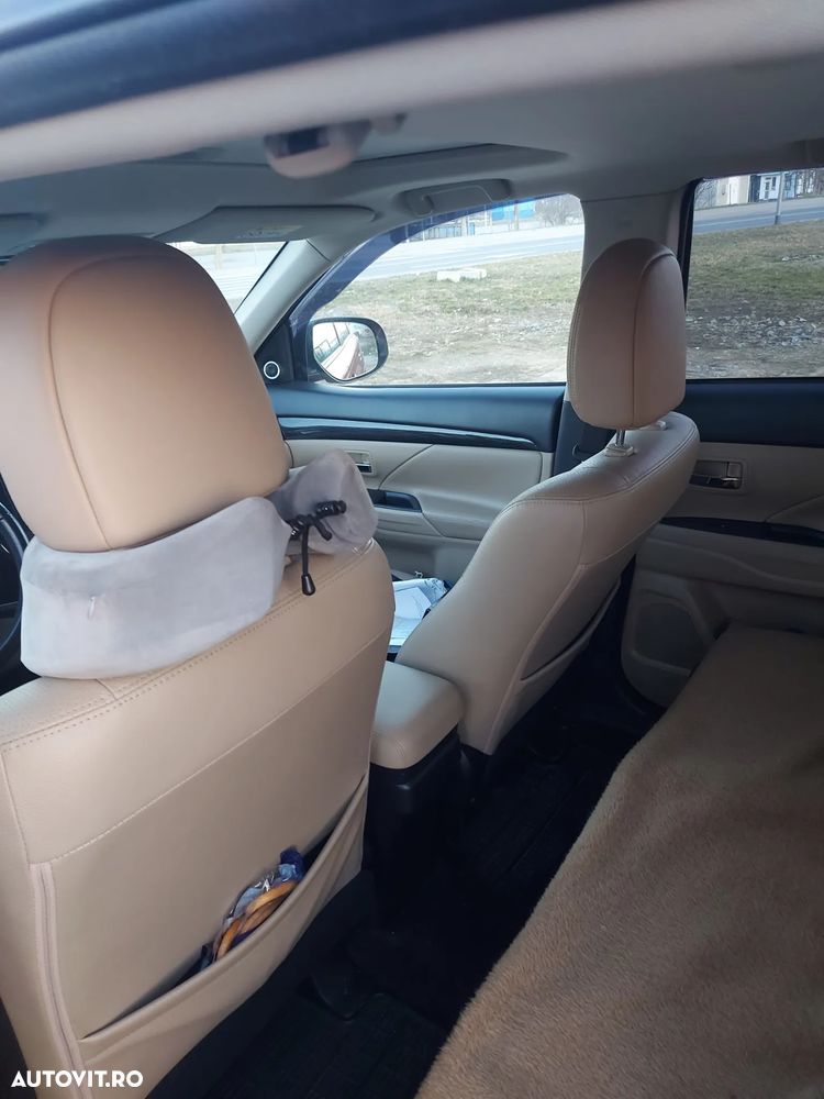 Mitsubishi Outlander - 14