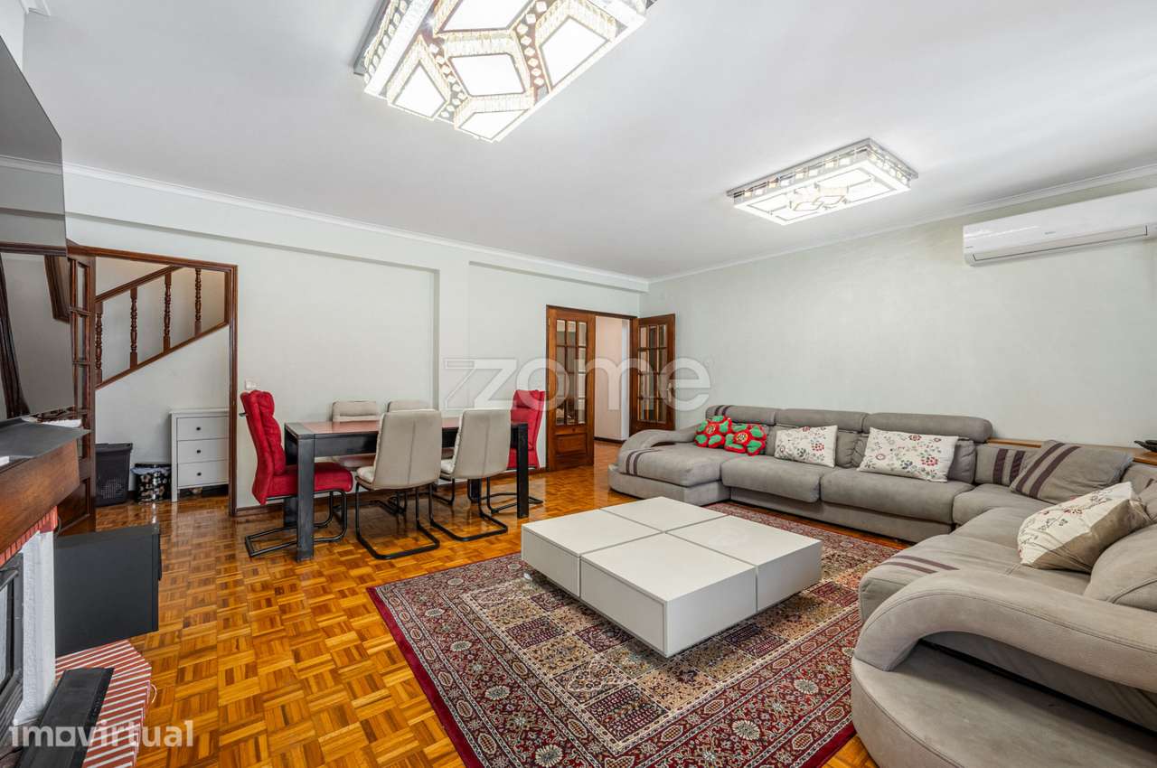 Apartamento T3 Duplex | Santos Pousada | 2 Lugares de Garagem - Grande imagem: 3/32