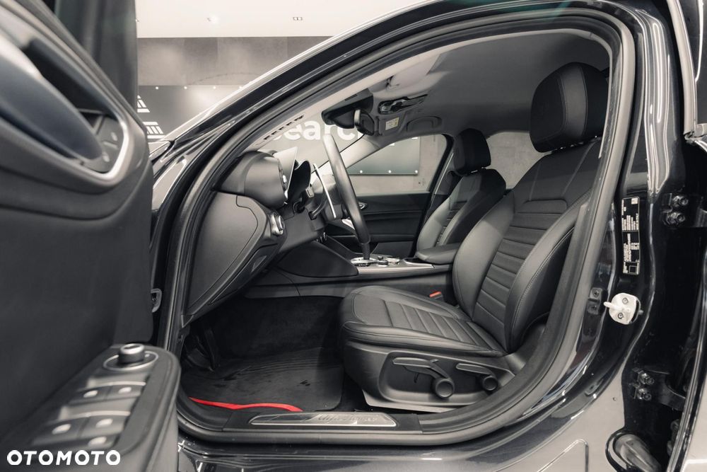 Alfa Romeo Giulia 2.0 Turbo Business - 14