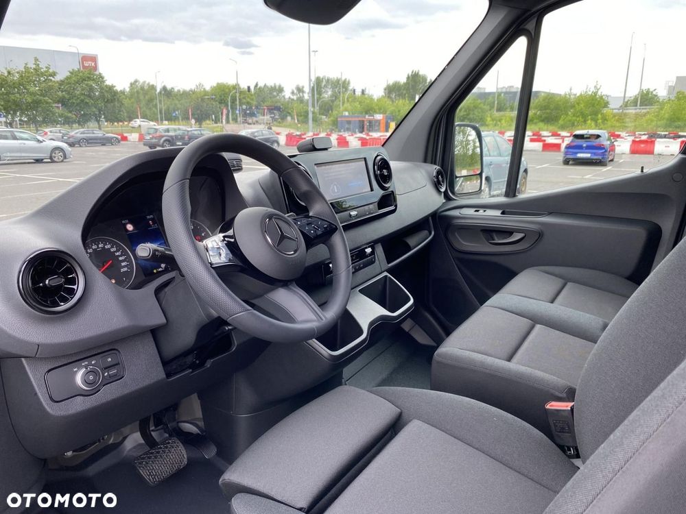 Mercedes-Benz Sprinter - 10