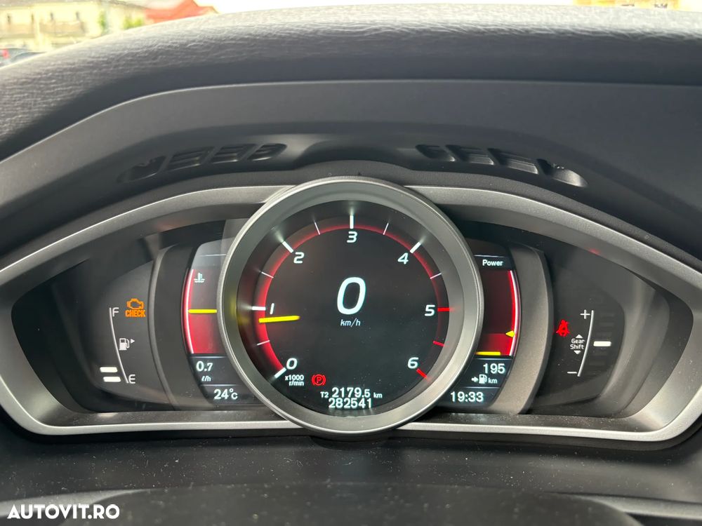 Volvo V40 D4 VEA R-Design - 11