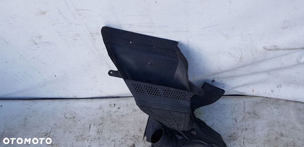 obudowa dolot powietrza Audi A4 B8 2.0 TDI - 4