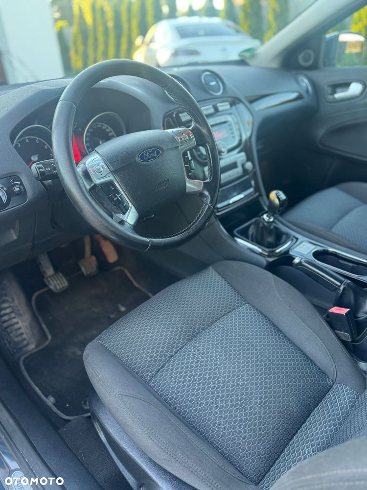 Ford Mondeo 2.5 Ghia - 17