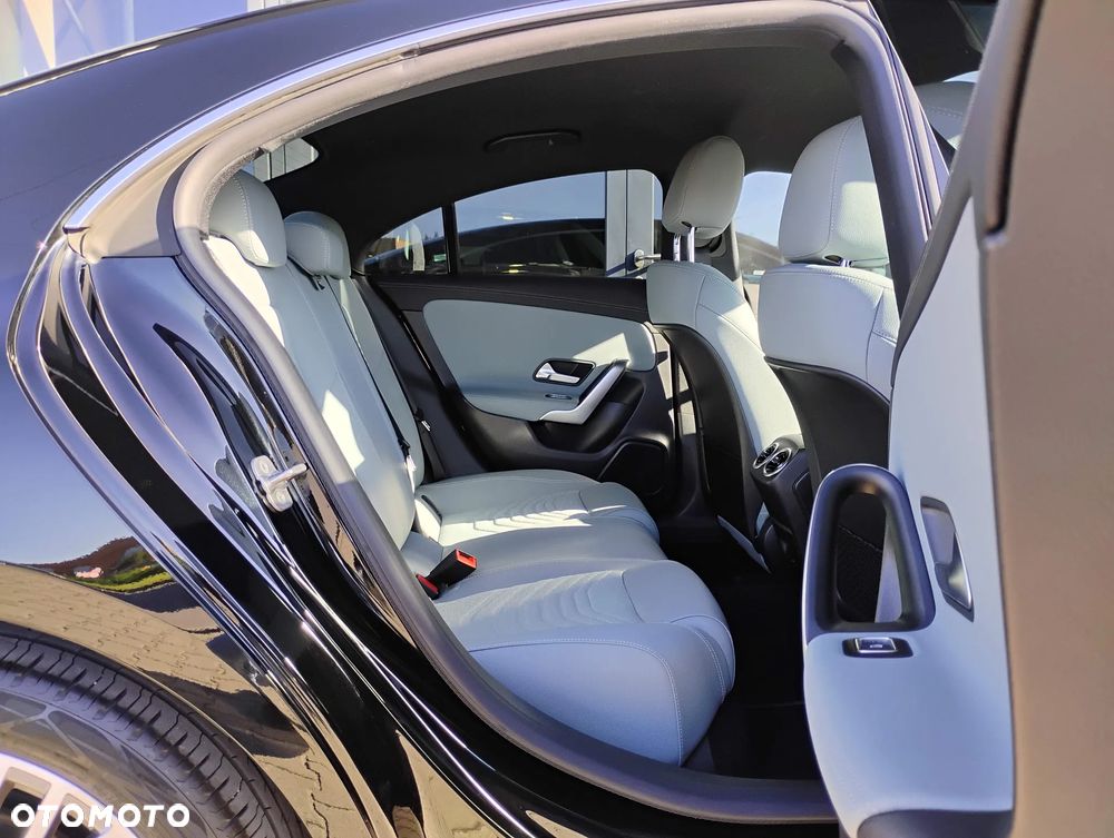 Mercedes-Benz CLA 180 Progressive 7G-DCT - 14