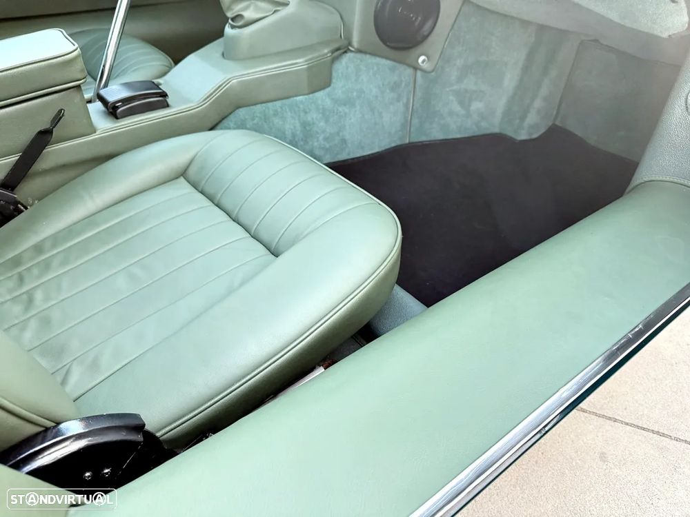 Jaguar E-Type - 21