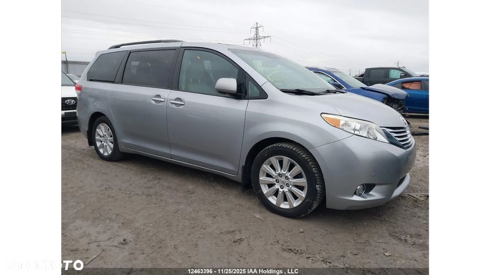 Toyota Sienna 3.5 XLE AWD - 16