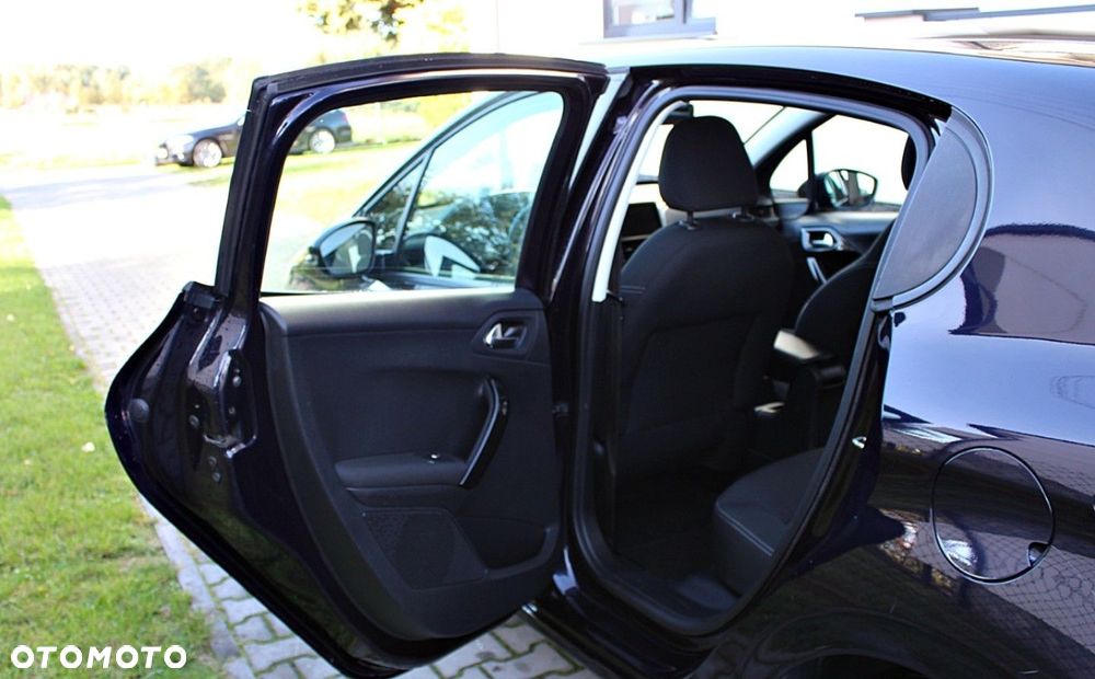 Peugeot 208 - 11