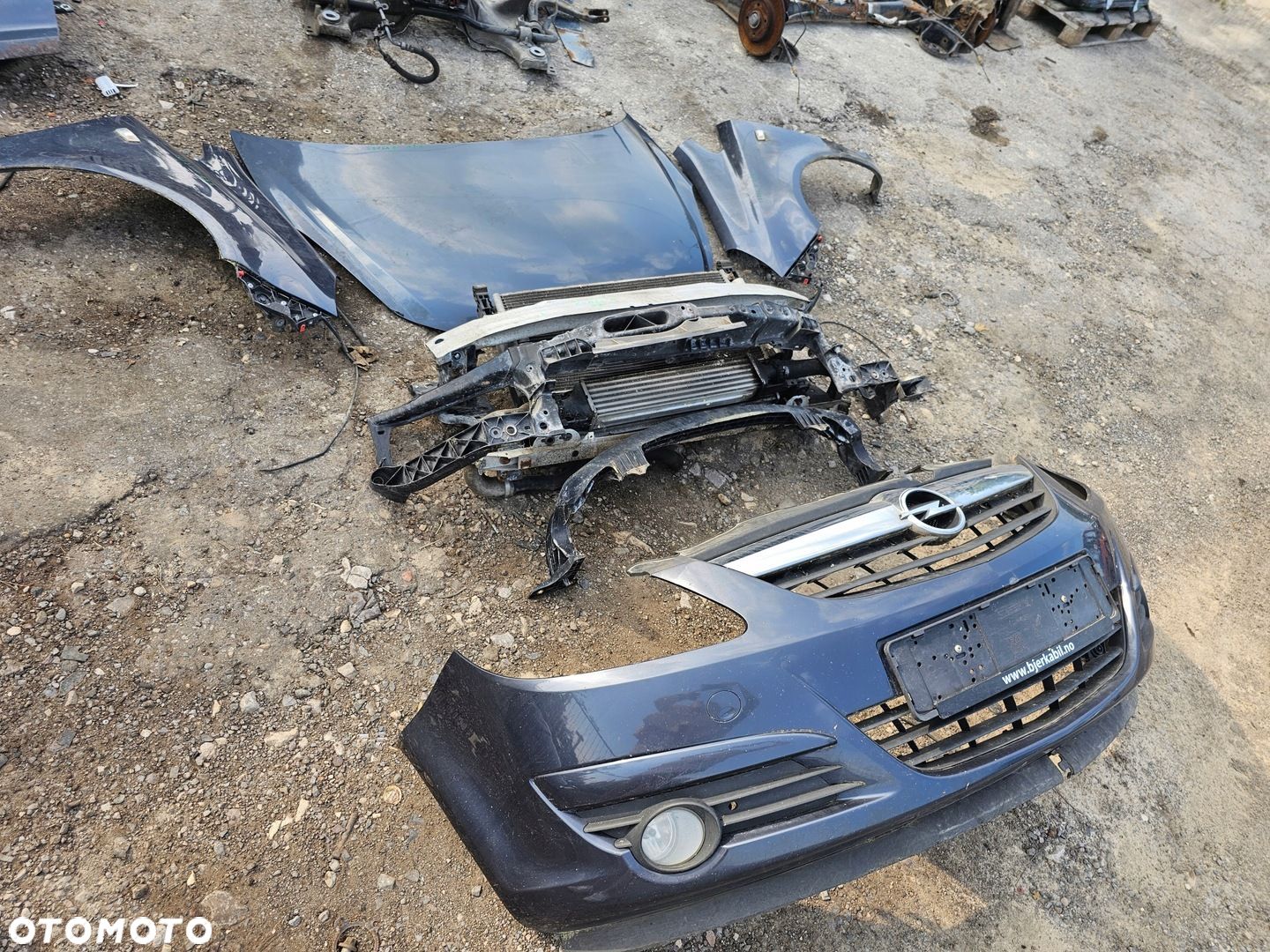 BŁOTNIK MASKA ZDERZAK PAS PRZEDNI CHŁODNICA WODY OPEL CORSA D 07 1.3CDTI - 1
