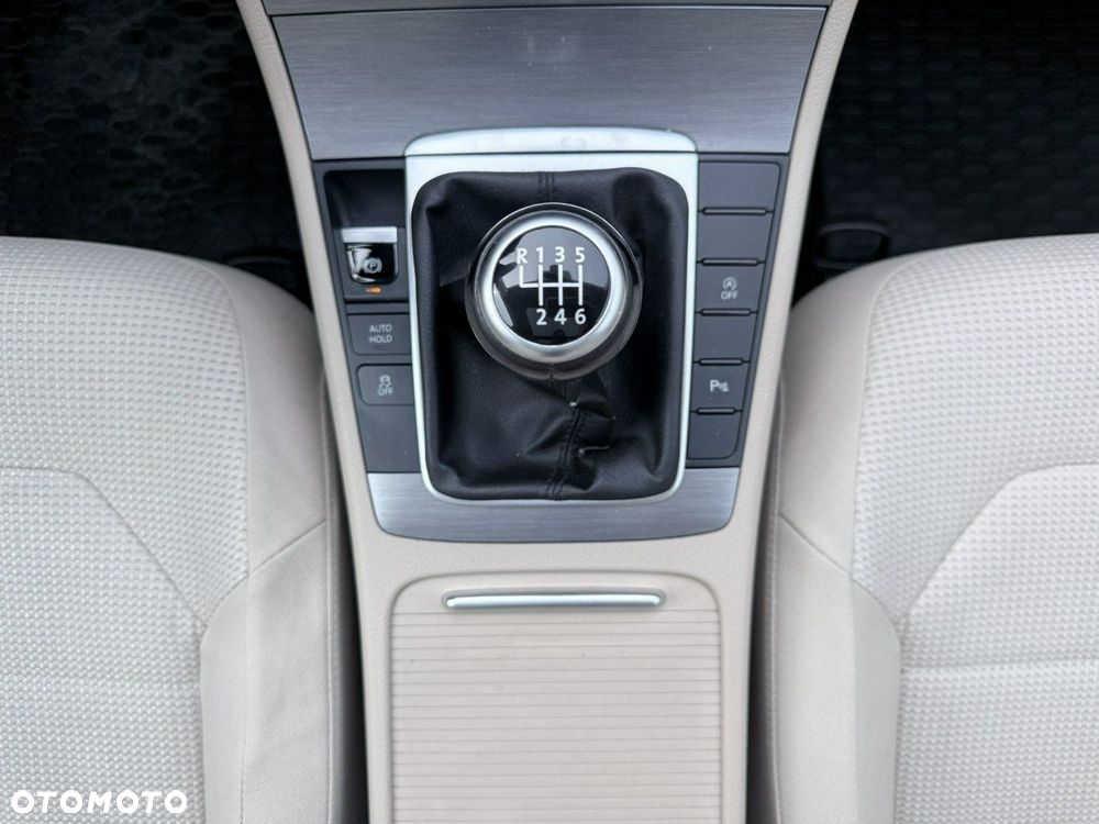 Volkswagen Passat - 21