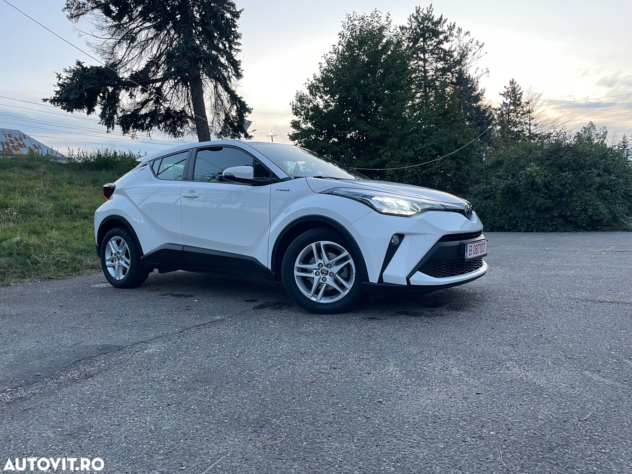Toyota C-HR Hybrid Business-Edition - 12