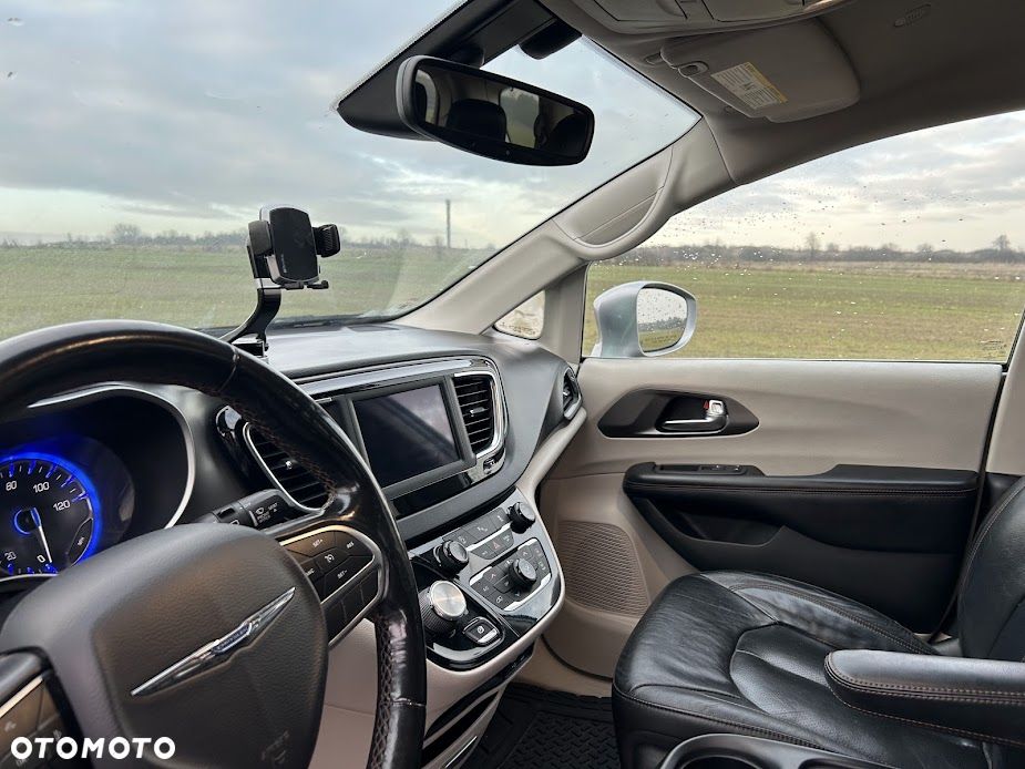 Chrysler Pacifica - 26