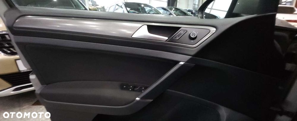 Volkswagen Golf - 24