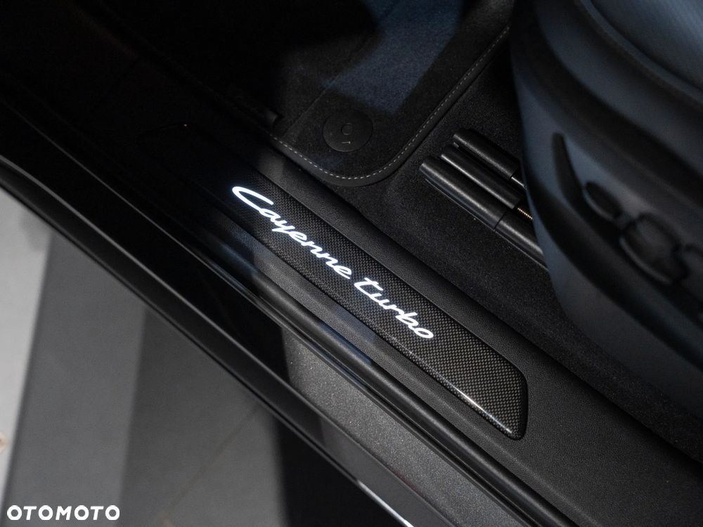 Porsche Cayenne Turbo E-Hybrid PHEV - 32