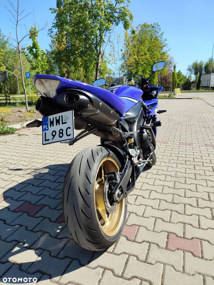 Yamaha R1 - 11