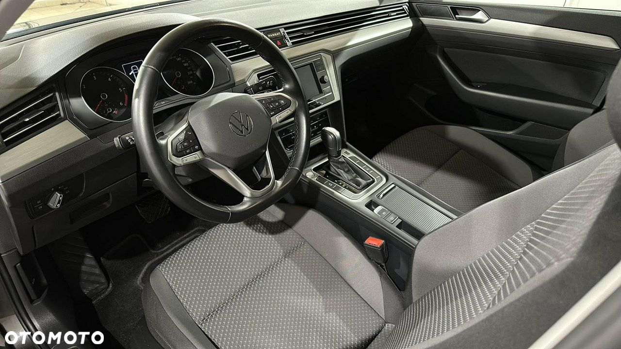 Volkswagen Passat - 11