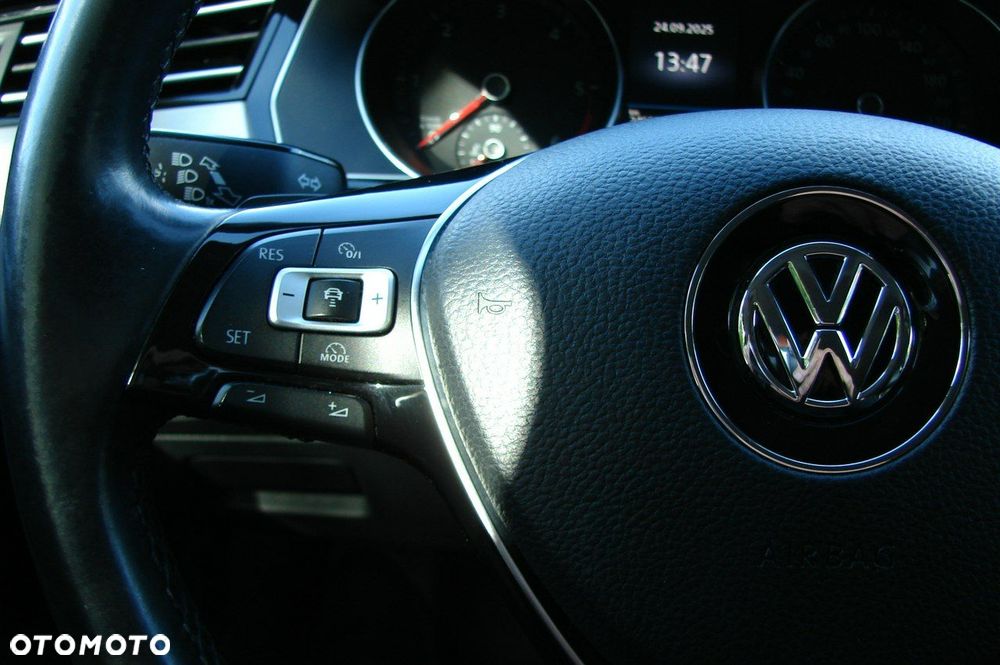 Volkswagen Passat - 22