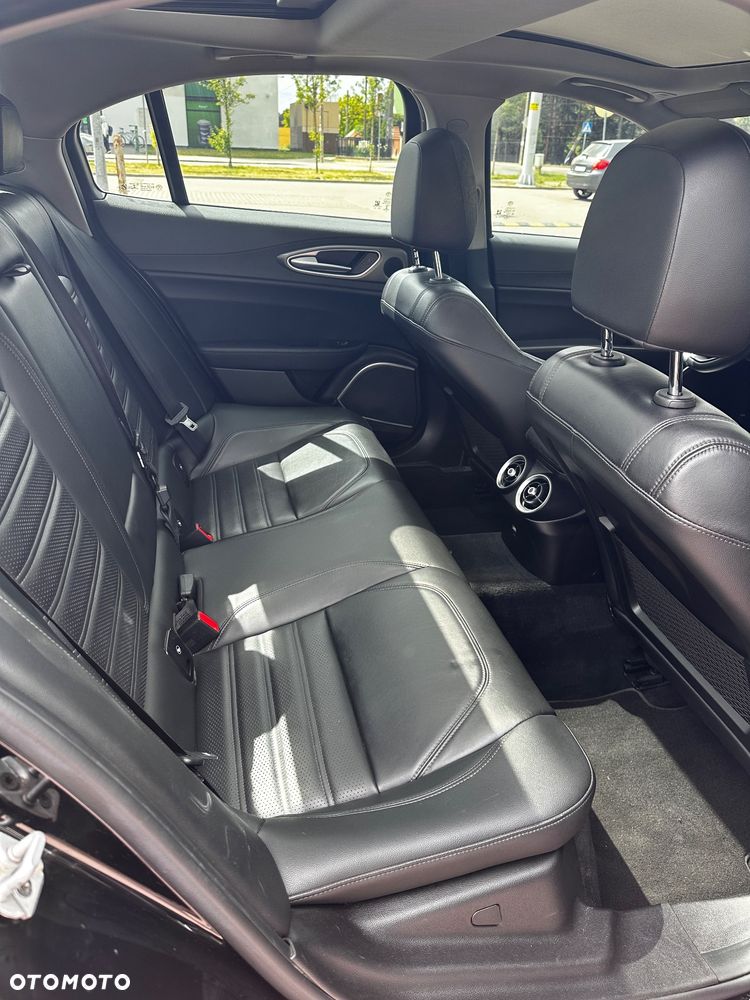 Alfa Romeo Giulia 2.0 Turbo Veloce TI Q4 - 11
