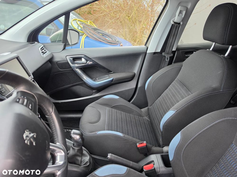 Peugeot 208 120 VTI Allure - 10