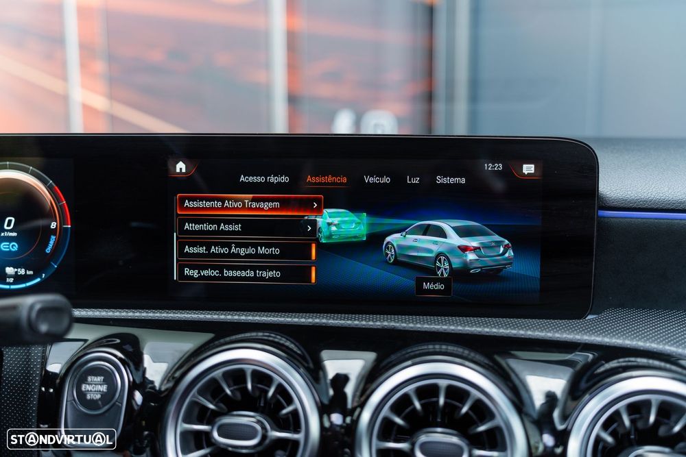Mercedes-Benz A 250 Limousine e AMG Line - 17
