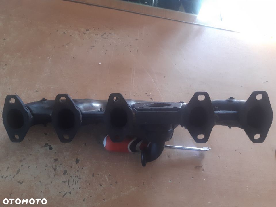 Kolektor wydechowy 2.5 tdi AXD AXE VW T5 uszkodzony - 2