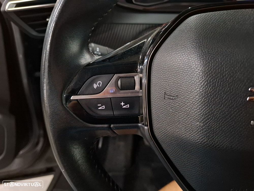 Peugeot 2008 1.2 PureTech Active Pack - 16