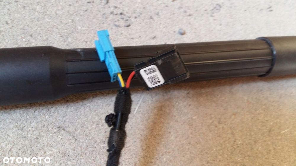SIŁOWNIK ELEKTRYCZNY KLAPY LEWY 7432373 BMW 3 F31 - 2