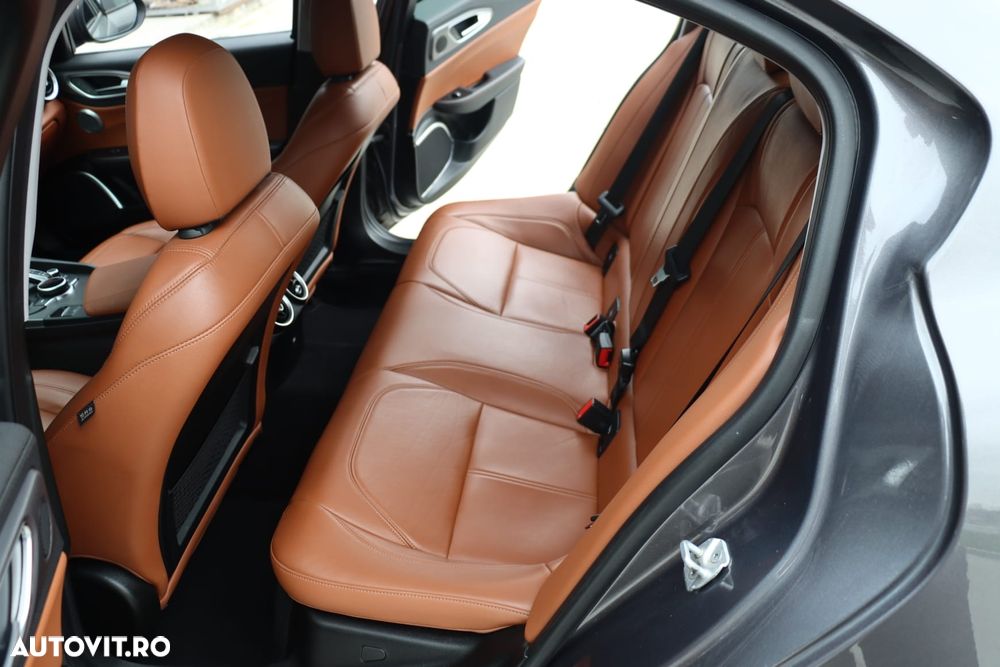 Alfa Romeo Giulia 2.2 Diesel AT8-Q4 Tributo Italiano - 12