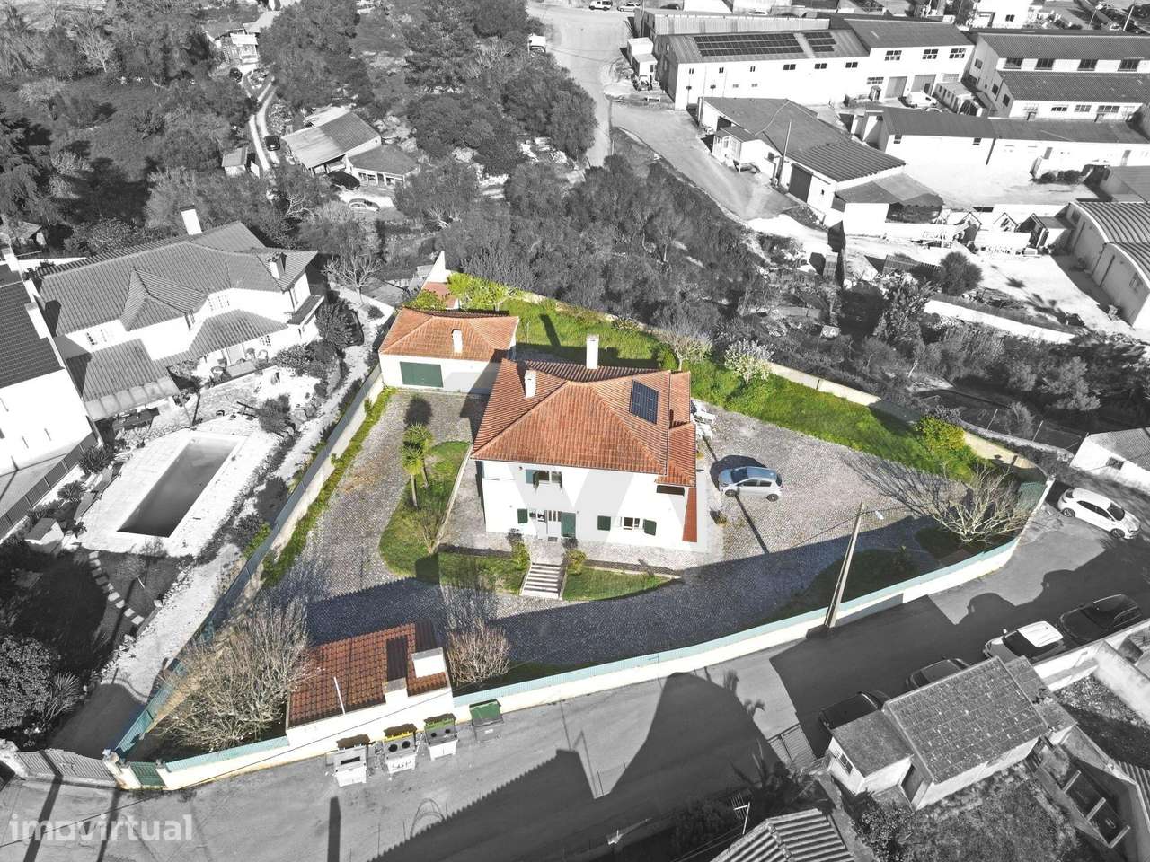 Moradia isolada T4 em Sintra num lote de 1300m2 com apartamento extra - Grande imagem: 2/42